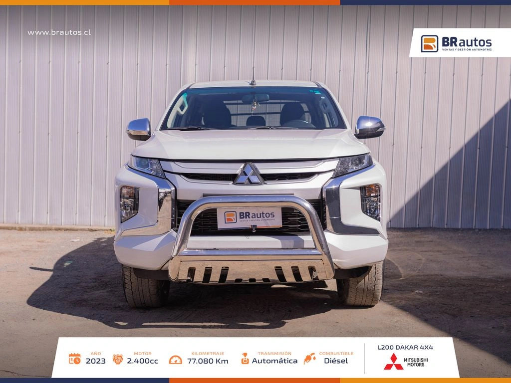 Mitsubishi L200 Dakar 2023 frente camioneta 4x4 robusta