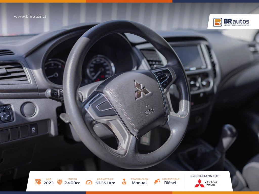 Interior cabina Mitsubishi L200 Katana caja 6 velocidades