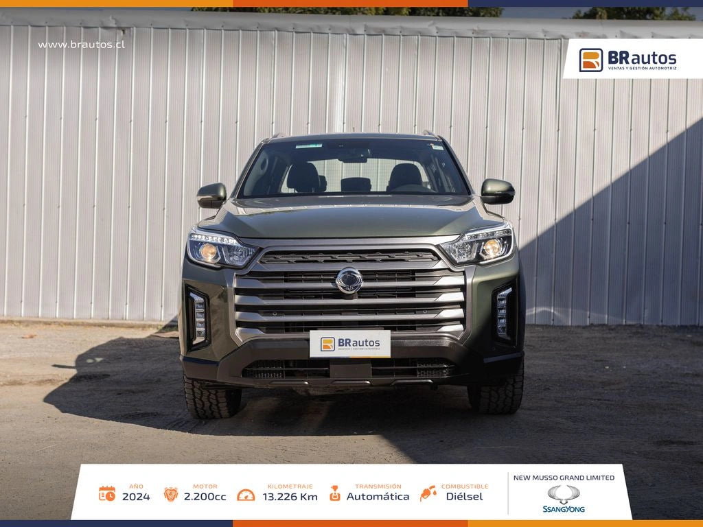 SsangYong New Musso Grand Limited 2024 frente imponente gris