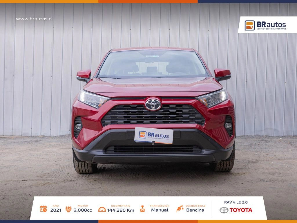 Toyota RAV4 LE 2021 frente SUV moderno plateado