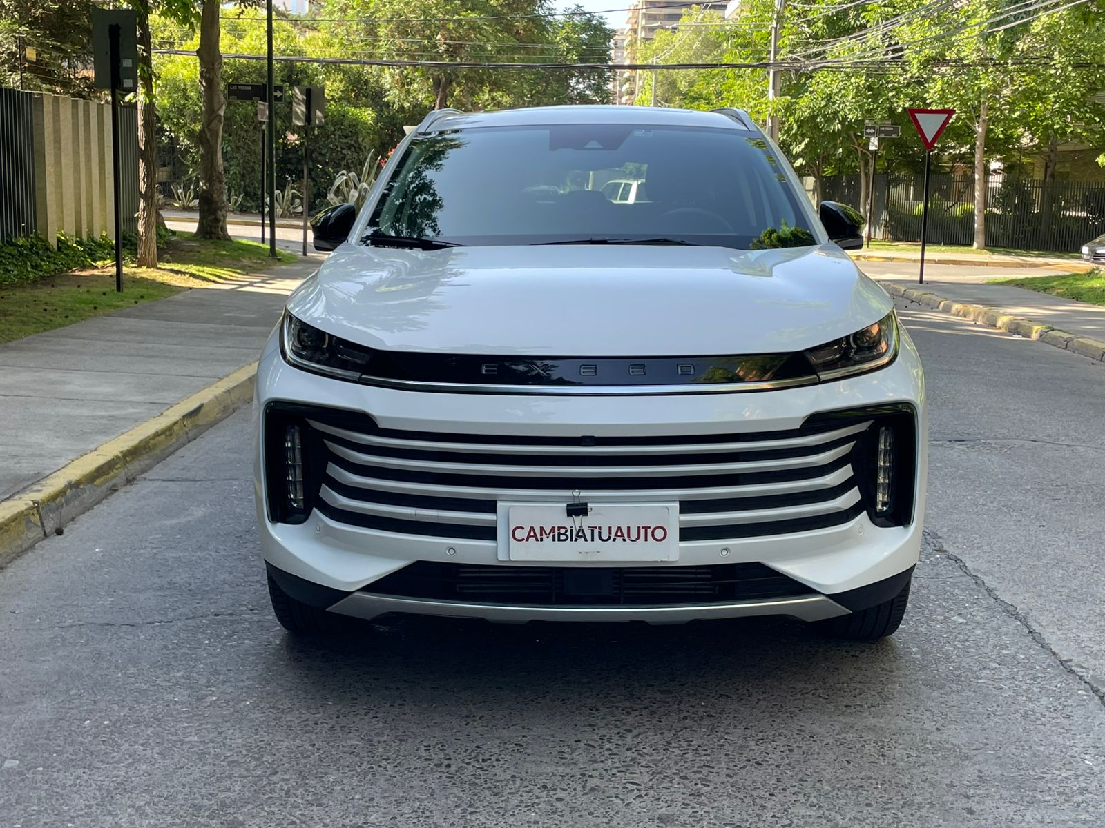 Exeed TXL Unlimited 4WD 2024 frente moderno luces LED y sensores Detodoauto