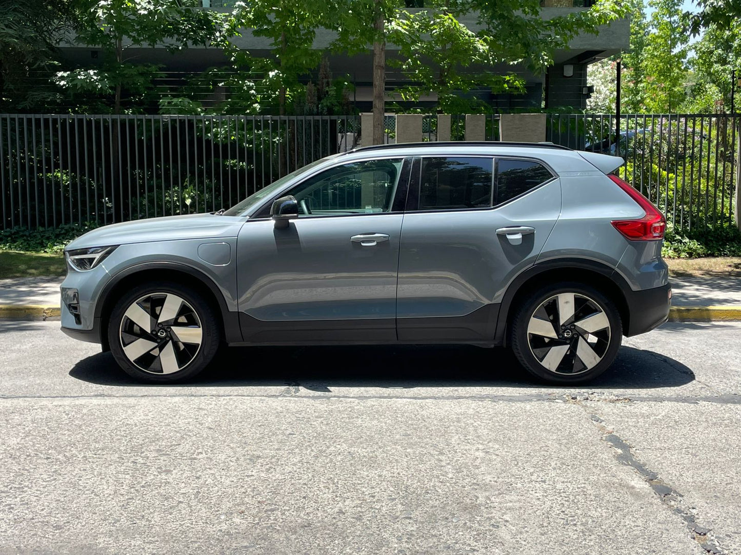 Volvo XC40 1.5 T5 PHEV R-Design Recharge 2023 | 52.501 KM | Único Dueño - Santiago