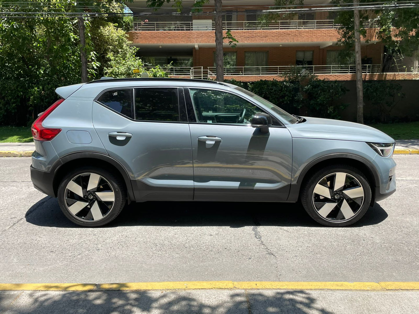 Volvo XC40 1.5 T5 PHEV R-Design Recharge 2023 | 52.501 KM | Único Dueño - Santiago
