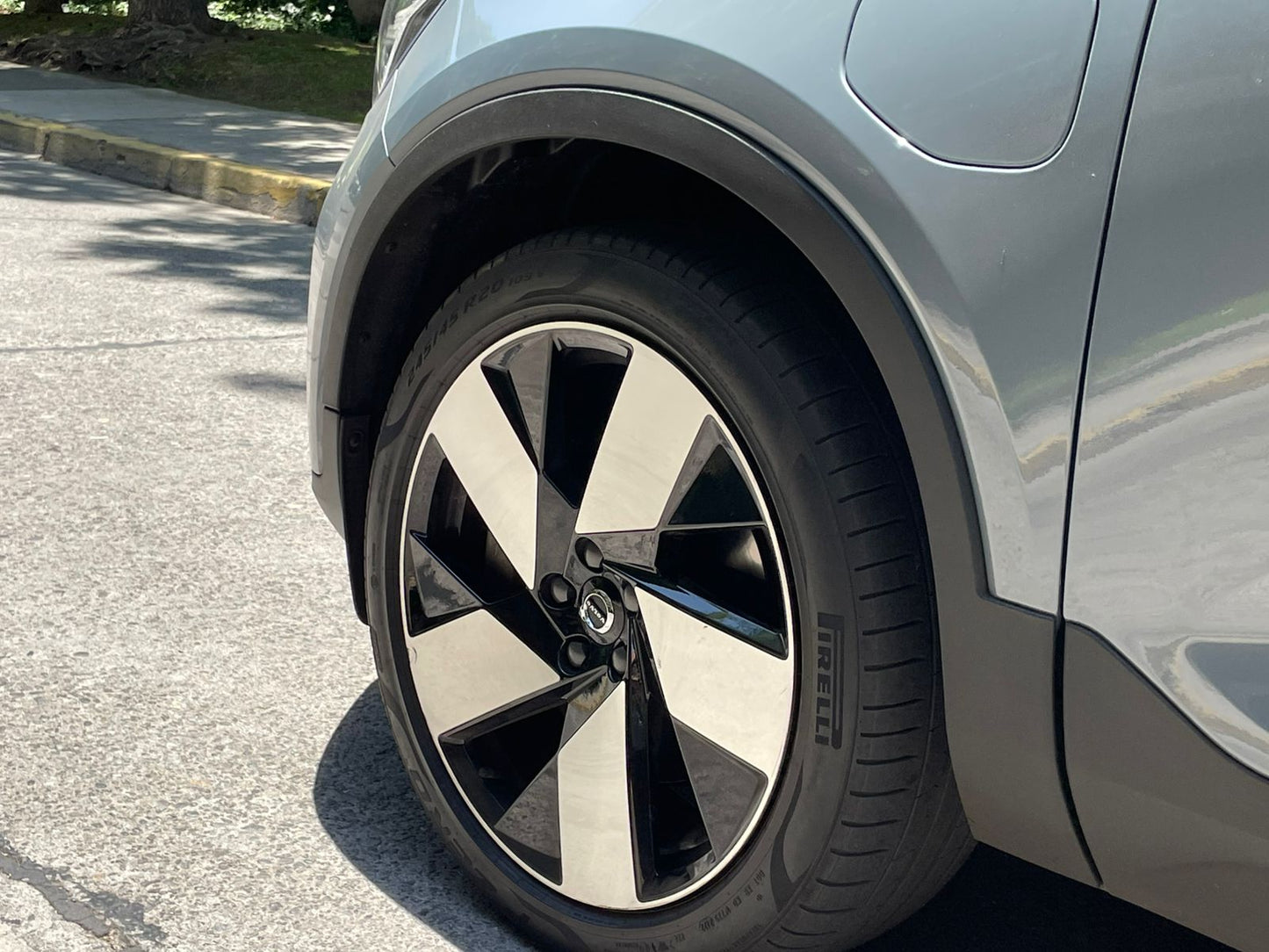 Volvo XC40 1.5 T5 PHEV R-Design Recharge 2023 | 52.501 KM | Único Dueño - Santiago