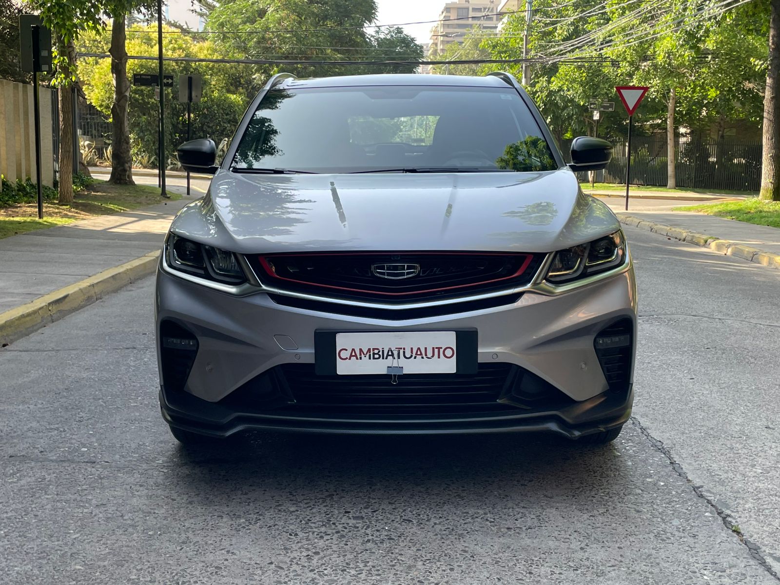 Geely Coolray Sport 2023 frente deportivo faros LED Detodoauto
