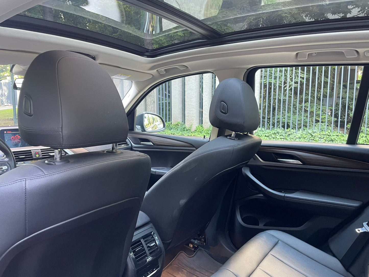 Vista interior techo panorámico eléctrico BMW X3 2021