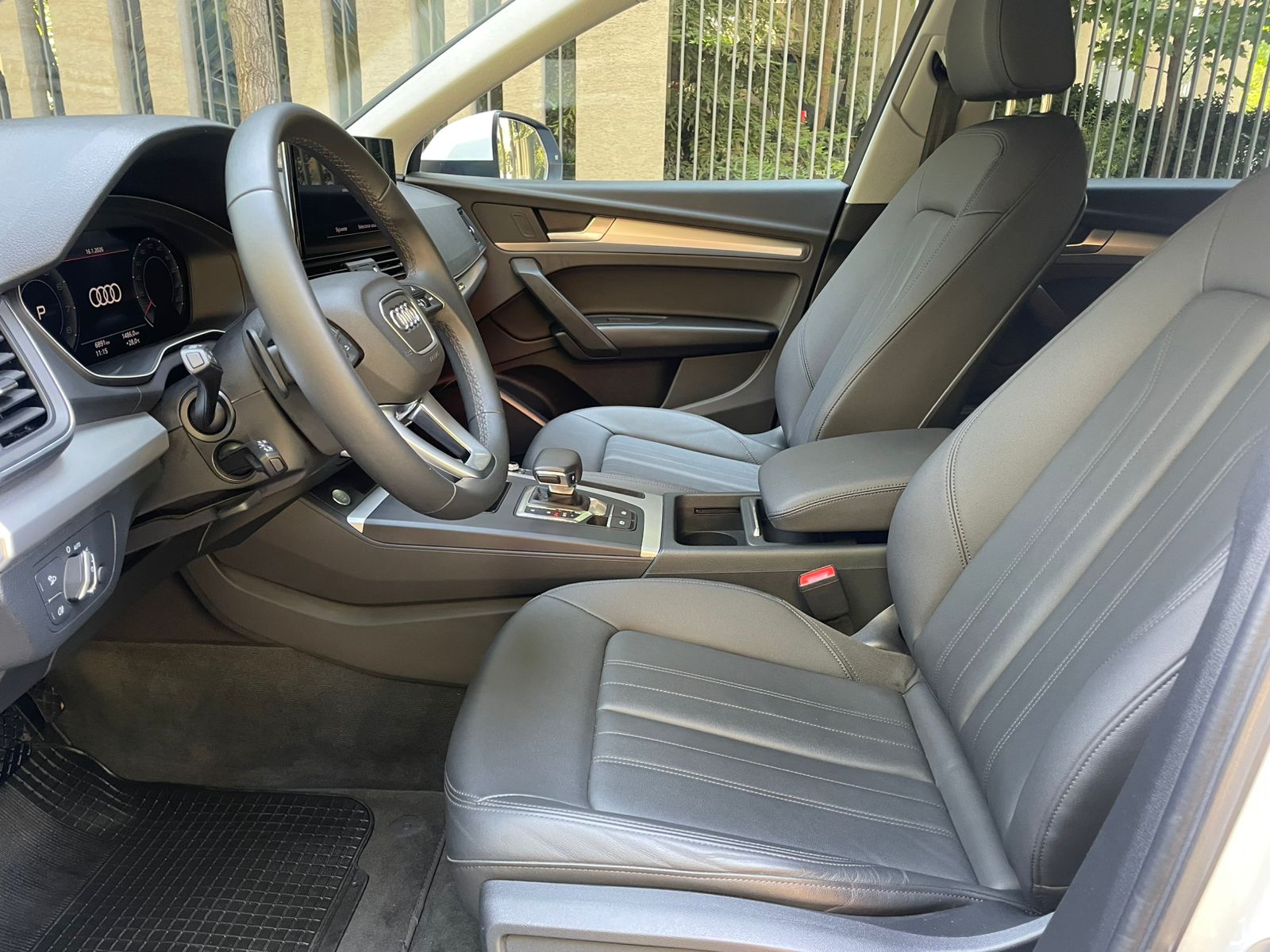 Interior Audi Q5 2025 Virtual Cockpit asientos cuero negro impecable