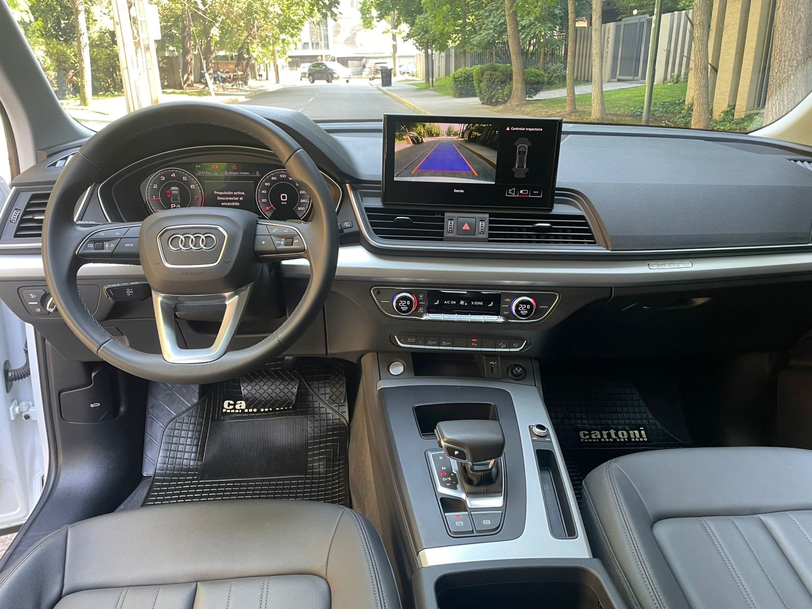 Tablero digital Audi Q5 2025 mostrando 6.891 kilómetros reales