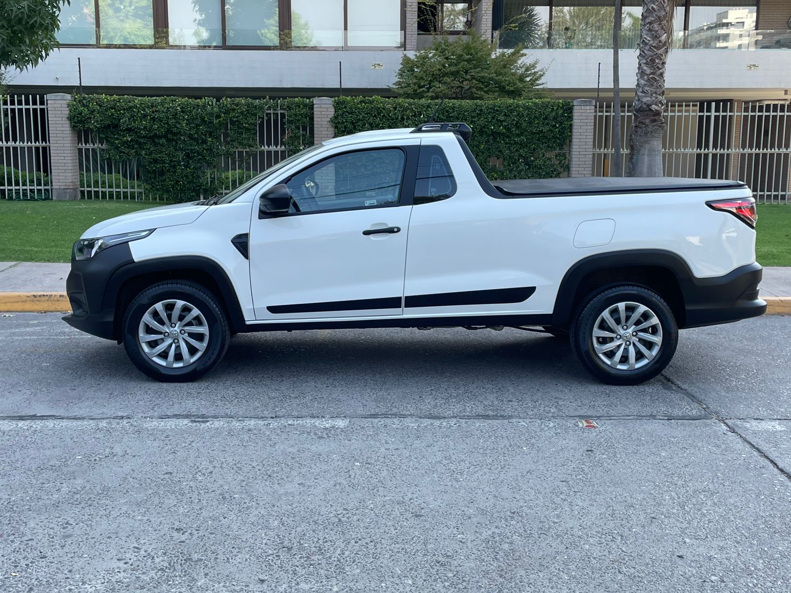 Perfil camioneta RAM 700 SLT 2023 única dueña poco kilometraje