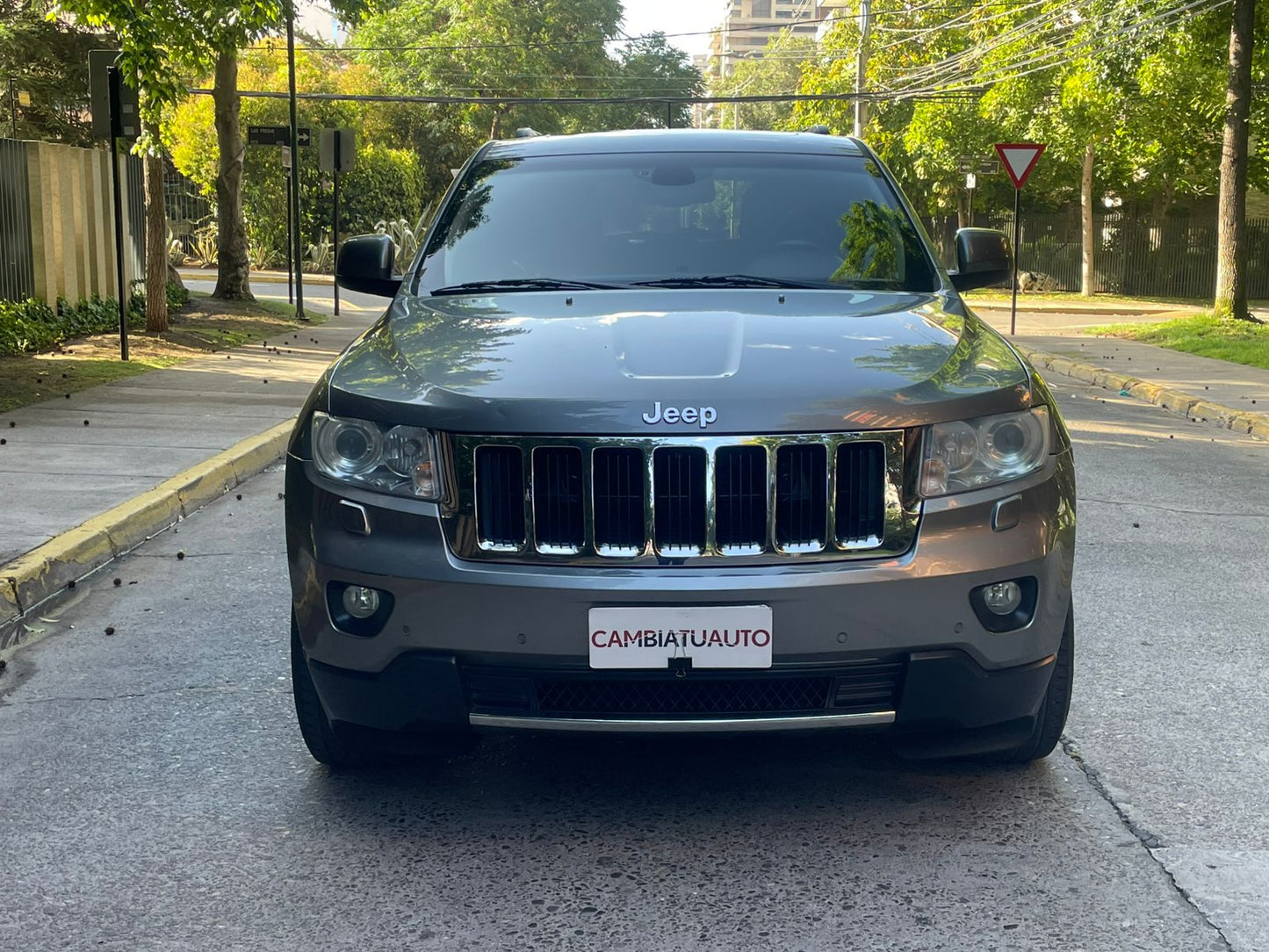 Jeep Grand Cherokee Limited 2012 frente color grafito parrilla cromada Detodoauto