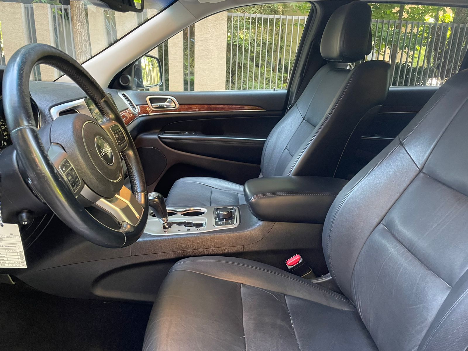Interior cuero negro Jeep Grand Cherokee 2012 terminaciones en madera