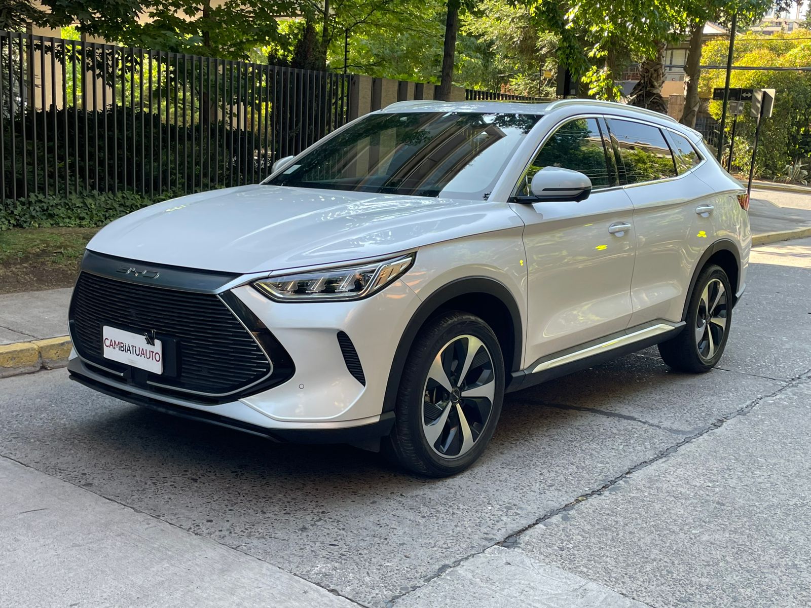 BYD Song Plus DM-i 2023 frente moderno SUV híbrido enchufable Detodoauto