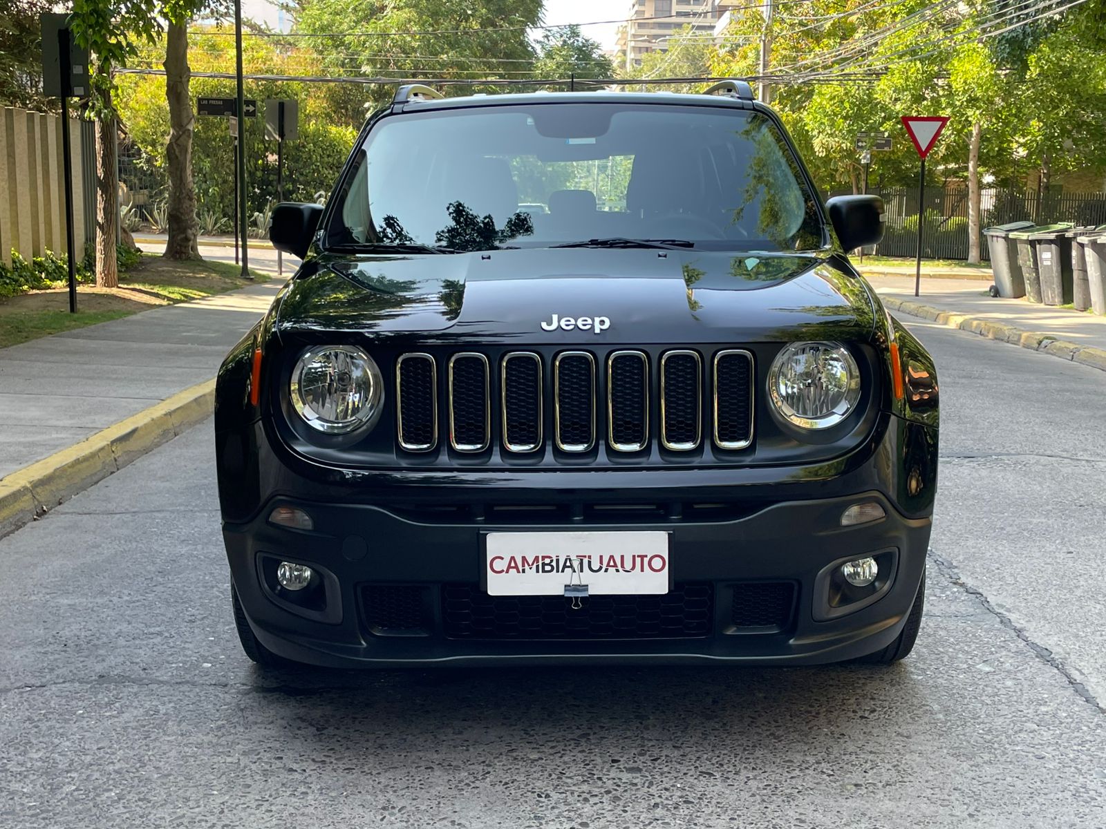 Jeep Renegade LX Sport 2017 frente icónico faros redondos Detodoauto