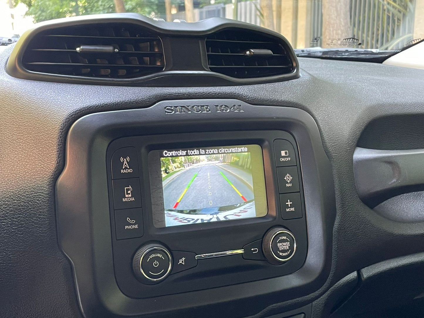 Cámara de retroceso y pantalla multimedia Jeep Renegade Sport