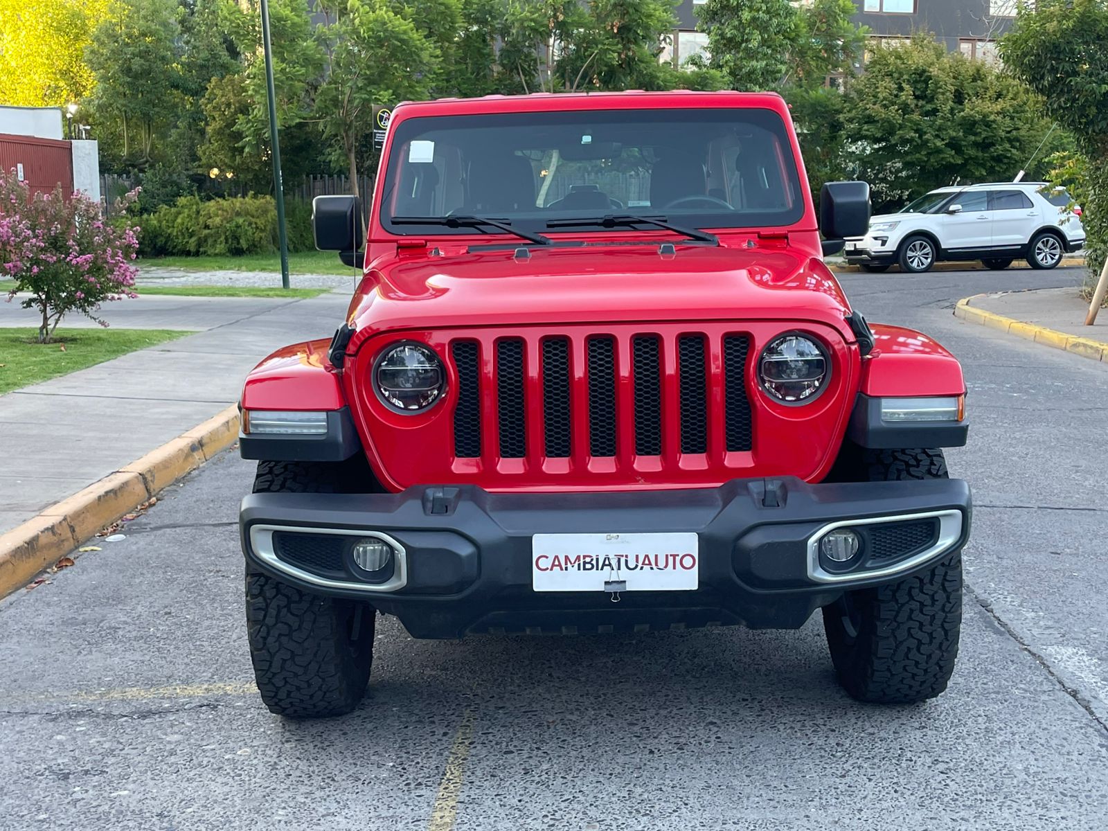 Jeep Wrangler Unlimited Sahara 2019 frente icónico siete ranuras Detodoauto