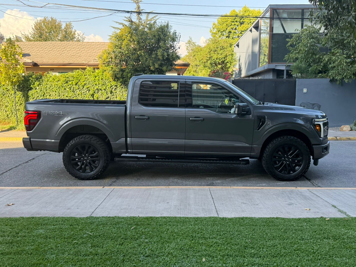 Ford F-150 Lariat Sport Black 4x4 2025 - 5.456 KM - Santiago