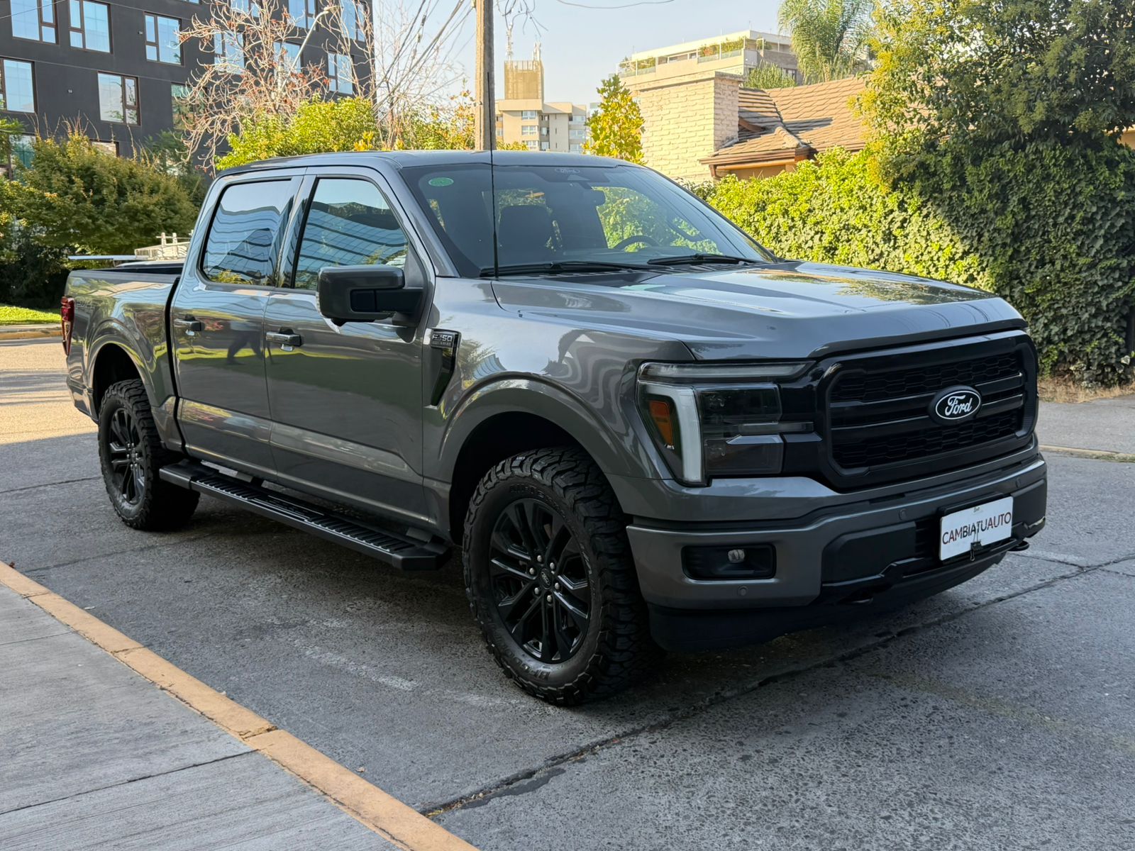 F-150 Lariat Black 2025 llantas aro 20 negras paquete FX4 Off-Road