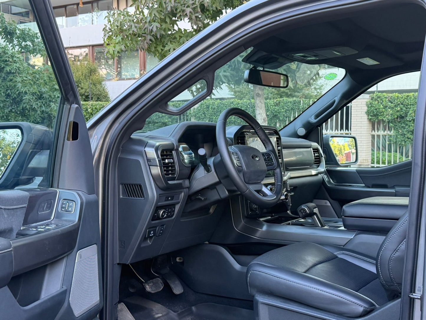 Ford F-150 Lariat Sport Black 4x4 2025 - 5.456 KM - Santiago