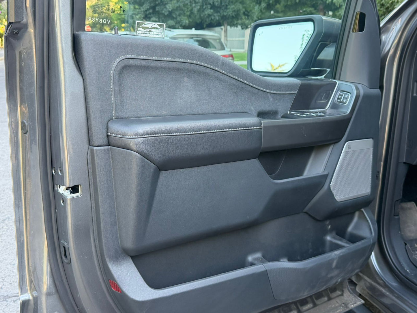 Ford F-150 Lariat Sport Black 4x4 2025 - 5.456 KM - Santiago