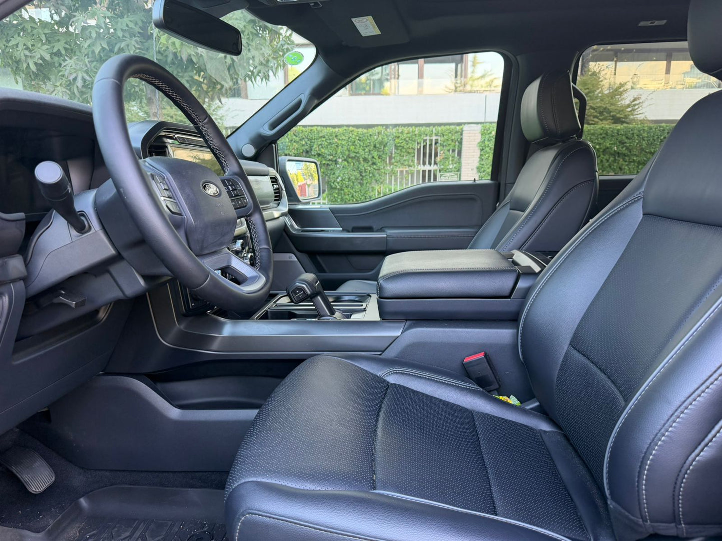 Ford F-150 Lariat Sport Black 4x4 2025 - 5.456 KM - Santiago