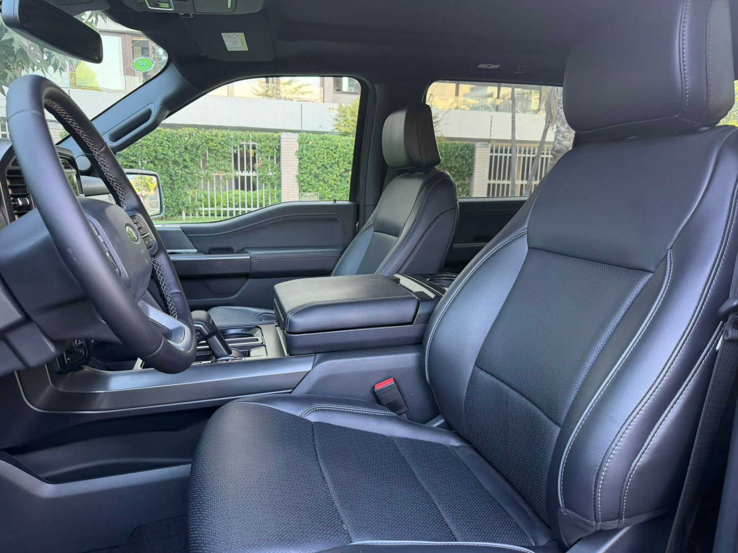 Ford F-150 Lariat Sport Black 4x4 2025 - 5.456 KM - Santiago