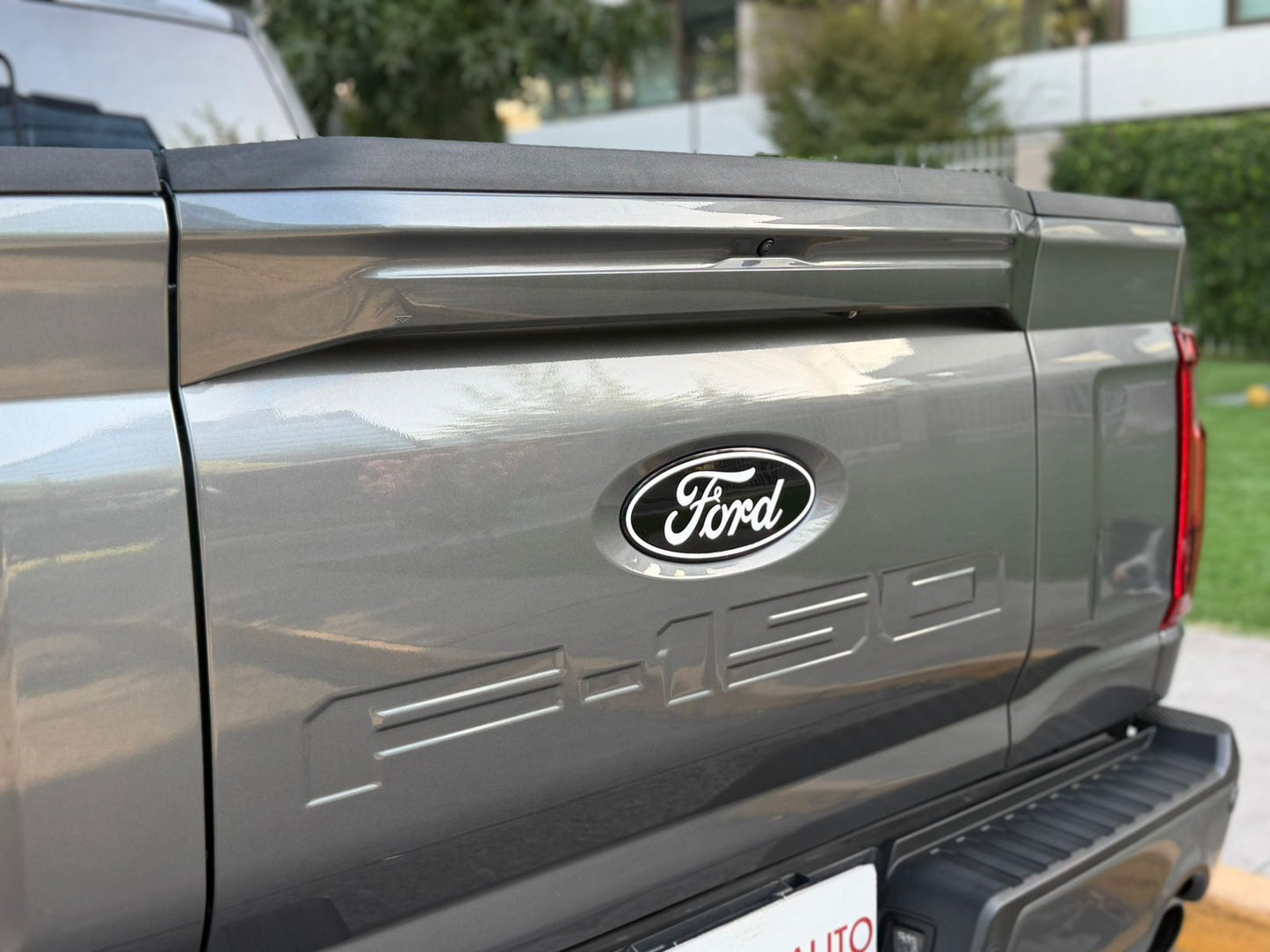 Pick-up Ford F-150 2025 portalón eléctrico con área de trabajo Tailgate