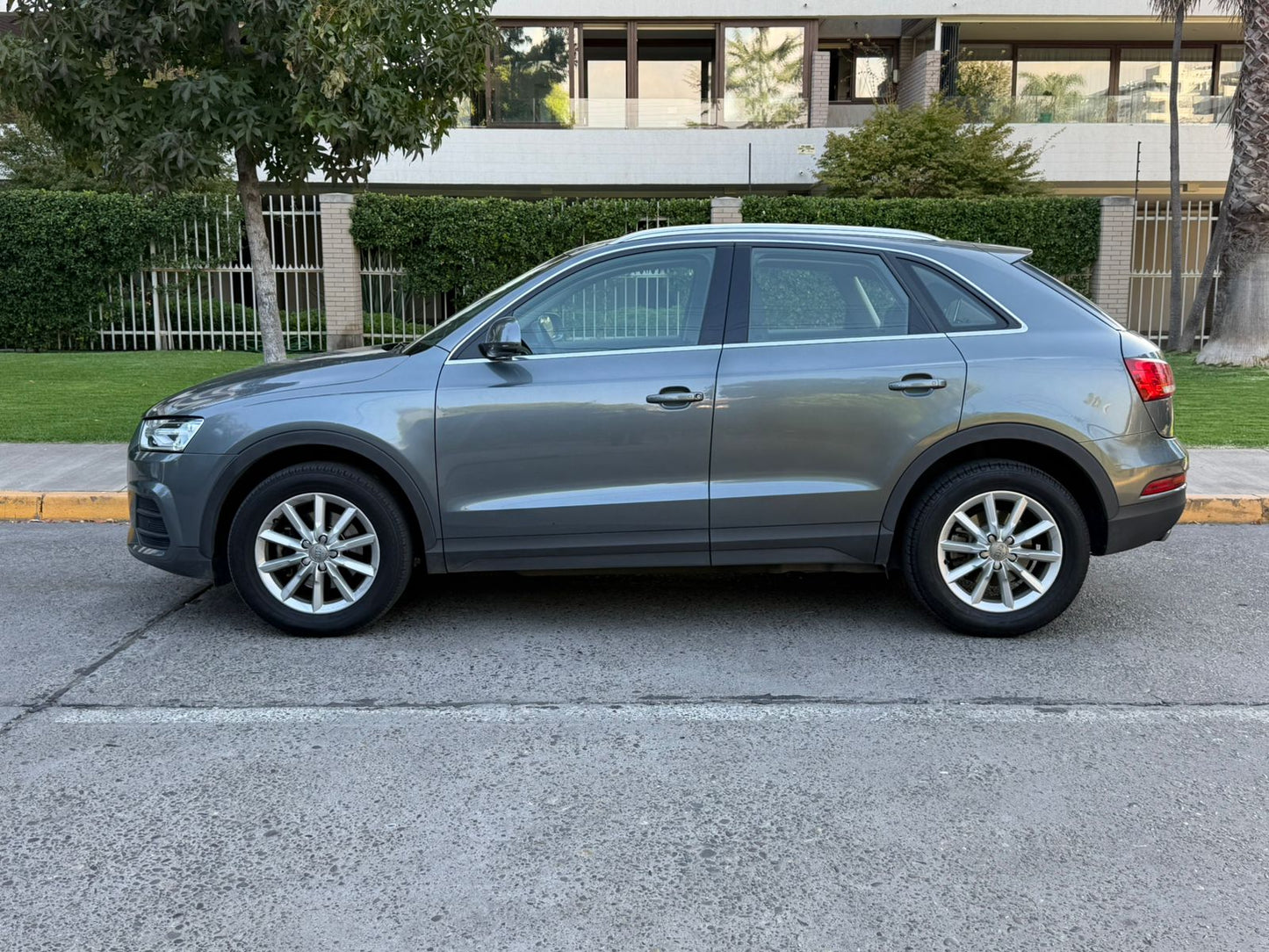 Perfil Audi Q3 TDI 2017 llantas de aleación originales SUV Premium