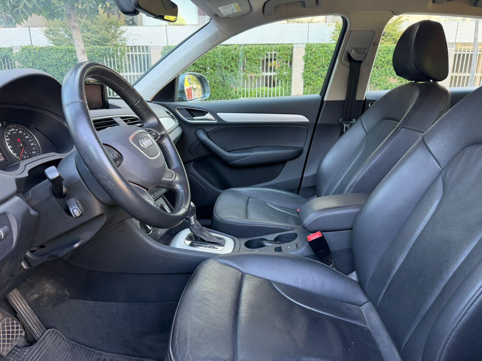 Interior Audi Q3 2017 sistema MMI y climatizador automático bi-zona