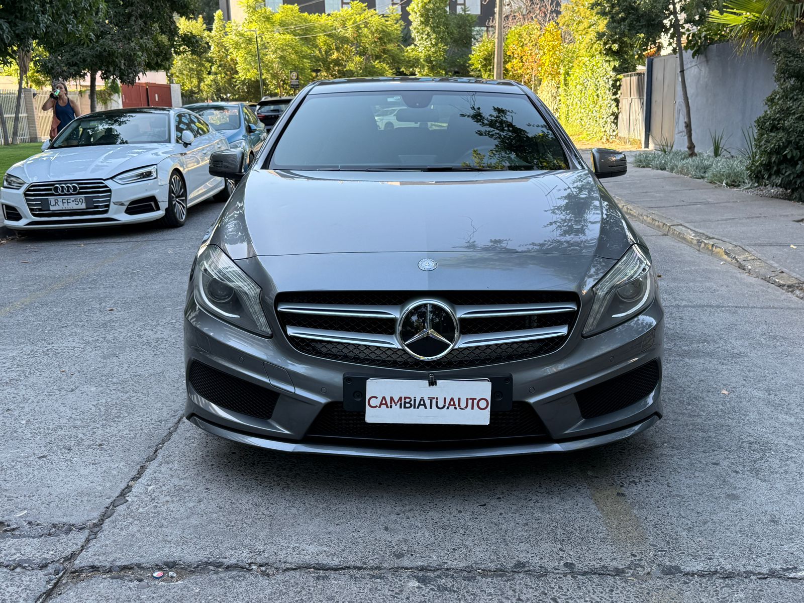 Mercedes-Benz A200 2015 frente plateado luces LED