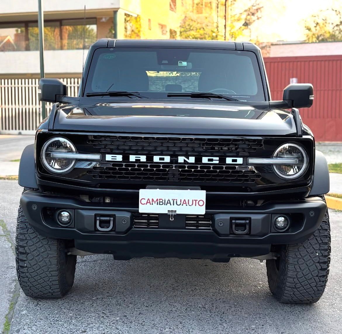 Ford Bronco Wildtrak 2024 frente SUV todoterreno imponente