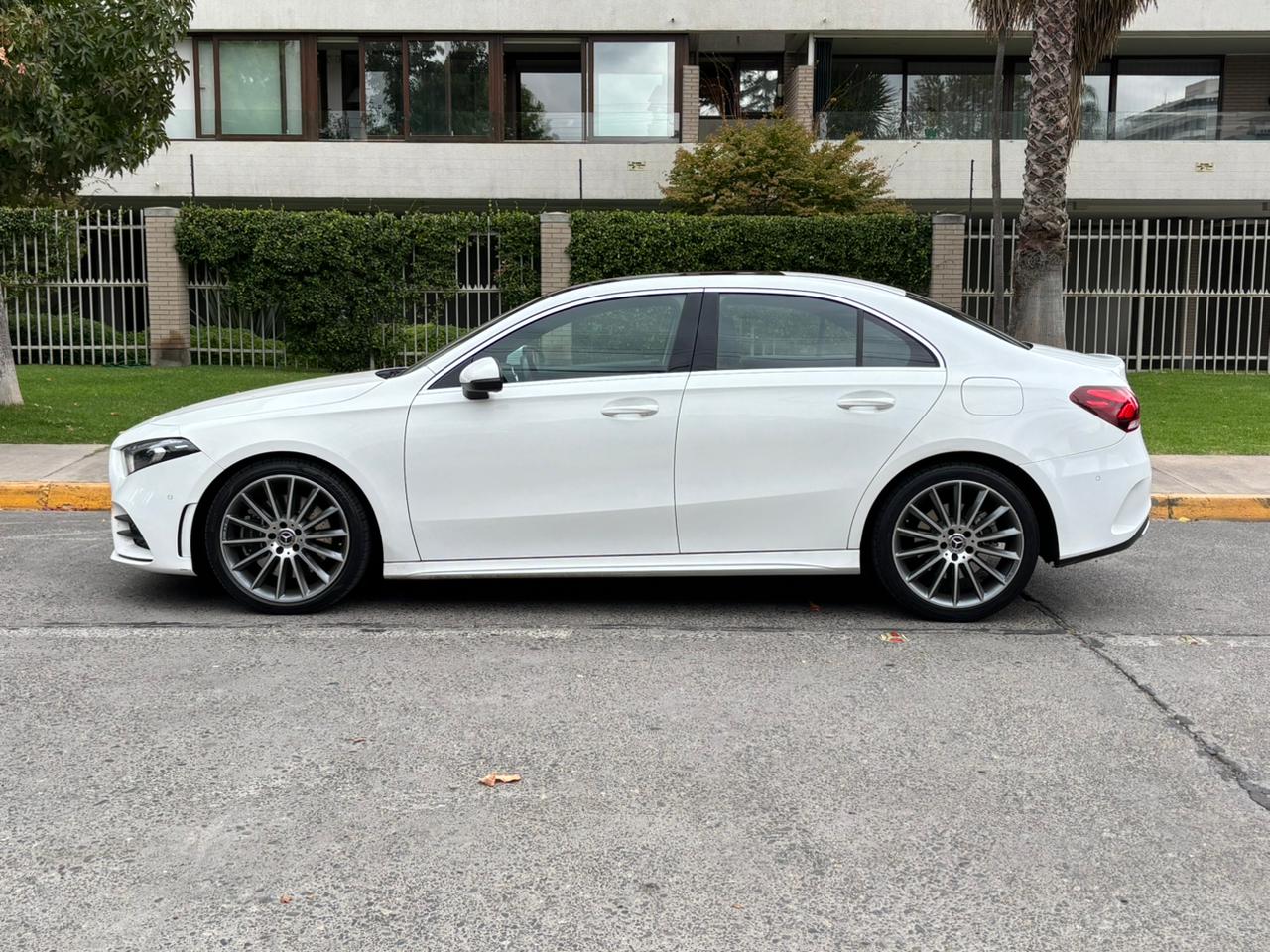 Mercedes-Benz A250 Sedan AMG Line 2.0 Turbo 2020 | Solo 38.701 KM | Santiago