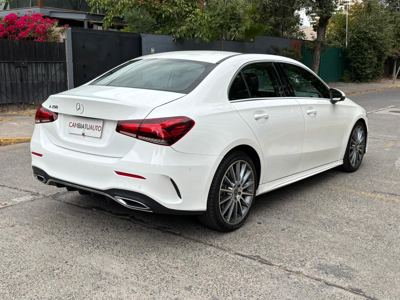 Mercedes-Benz A250 Sedan AMG Line 2.0 Turbo 2020 | Solo 38.701 KM | Santiago