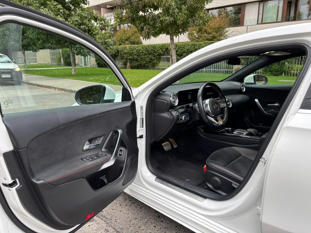 Mercedes-Benz A250 Sedan AMG Line 2.0 Turbo 2020 | Solo 38.701 KM | Santiago
