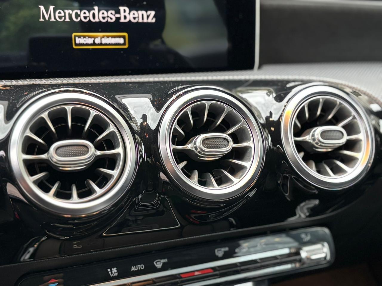 Mercedes-Benz A250 Sedan AMG Line 2.0 Turbo 2020 | Solo 38.701 KM | Santiago