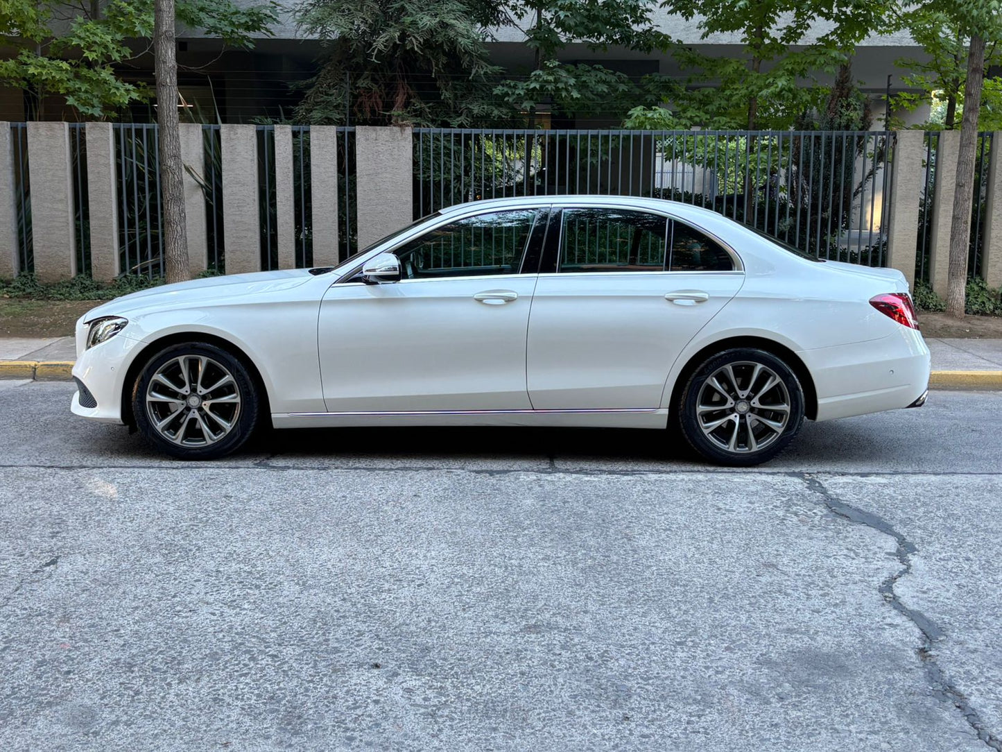 Mercedes-Benz E200 2.0 Turbo Sedan 2018 | Único Dueño | Mantenciones en la Marca | Santiago
