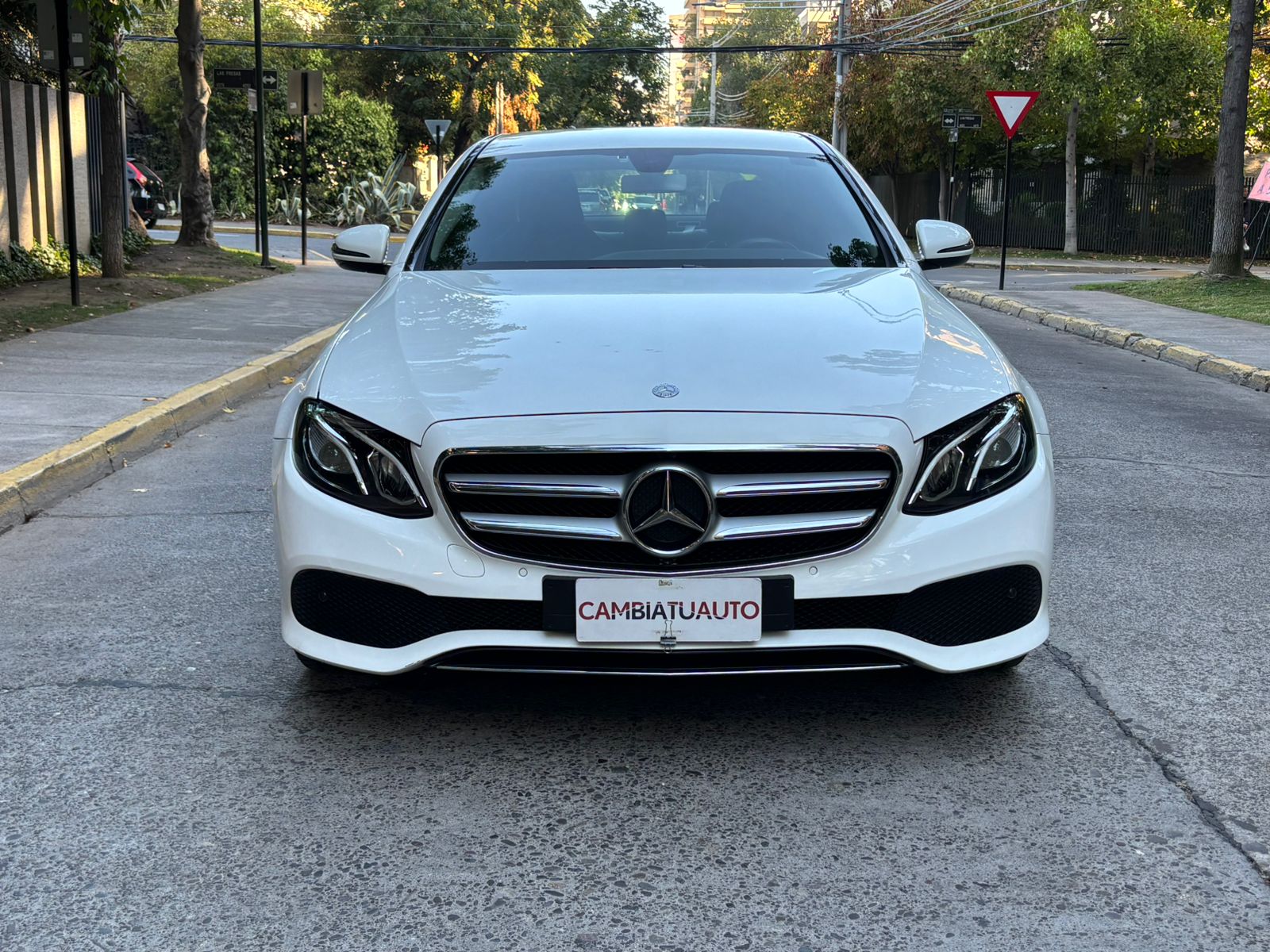 Mercedes-Benz E200 Sedan 2018 frente ejecutivo elegante