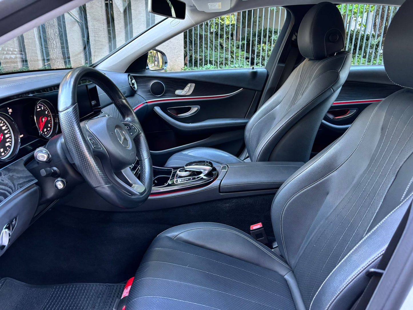 Mercedes-Benz E200 Sedan 2018 frente ejecutivo elegante