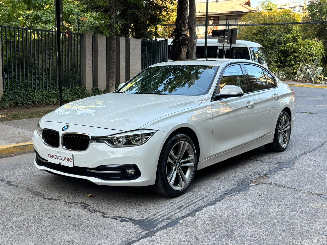 BMW 320d Sport 2.0 Diésel 2019 | 100.098 KM | Look M Sport | Santiago