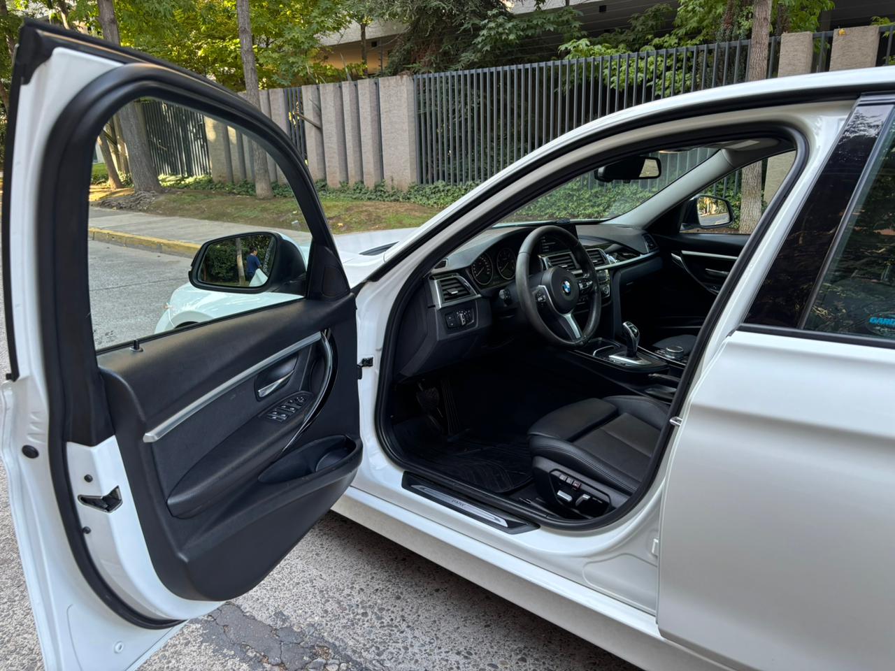 BMW 320d Sport 2.0 Diésel 2019 | 100.098 KM | Look M Sport | Santiago