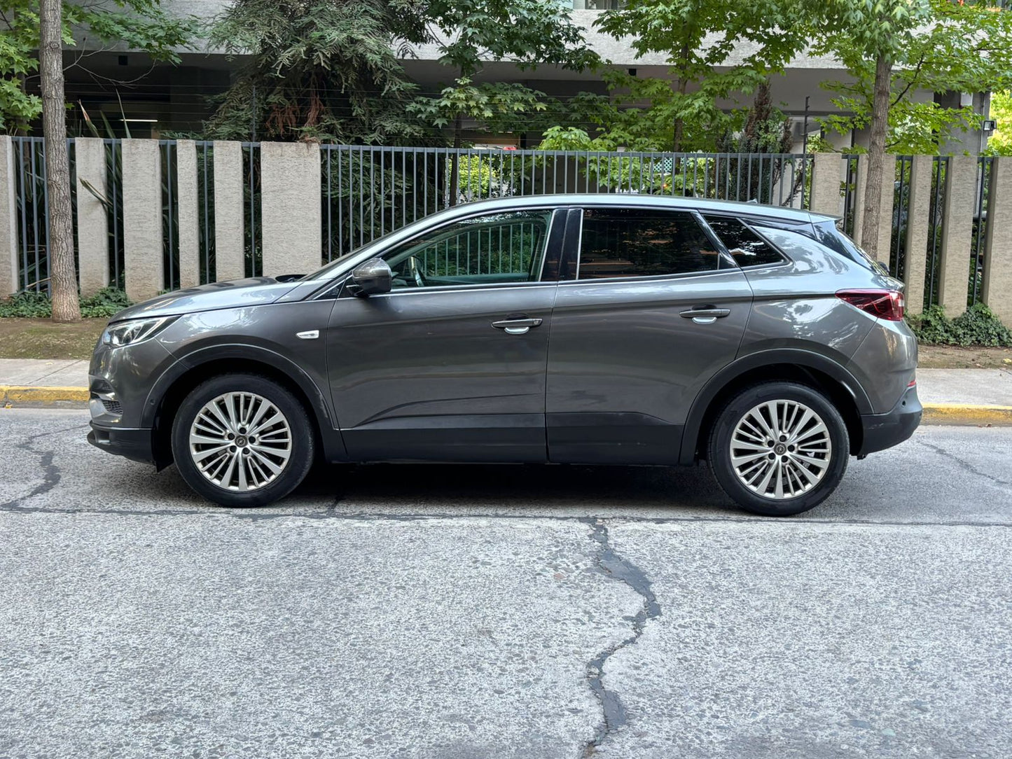 Grandland X 1.6 Thp Turbo Gasolina Automático 2019 Santiago - detalle exterior