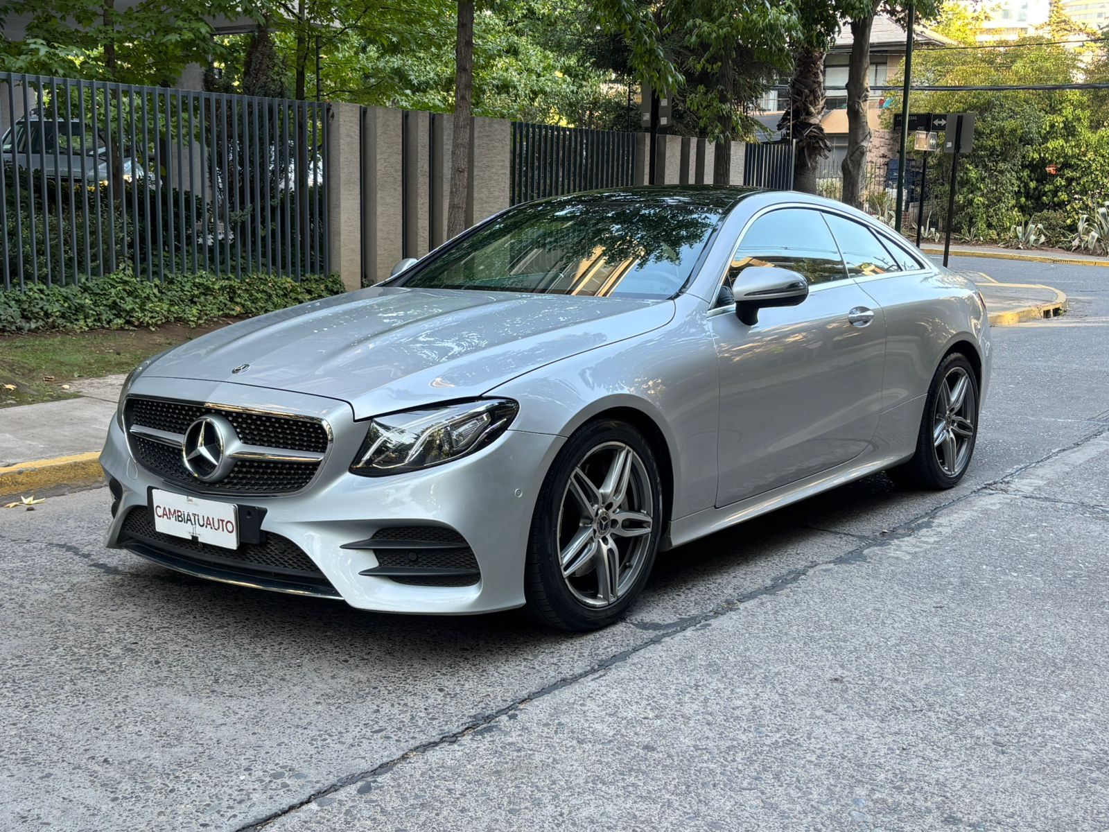 Mercedes Benz E300 Coupé 2.0 Turbo 2018 44.904 km Santiago - vista exterior