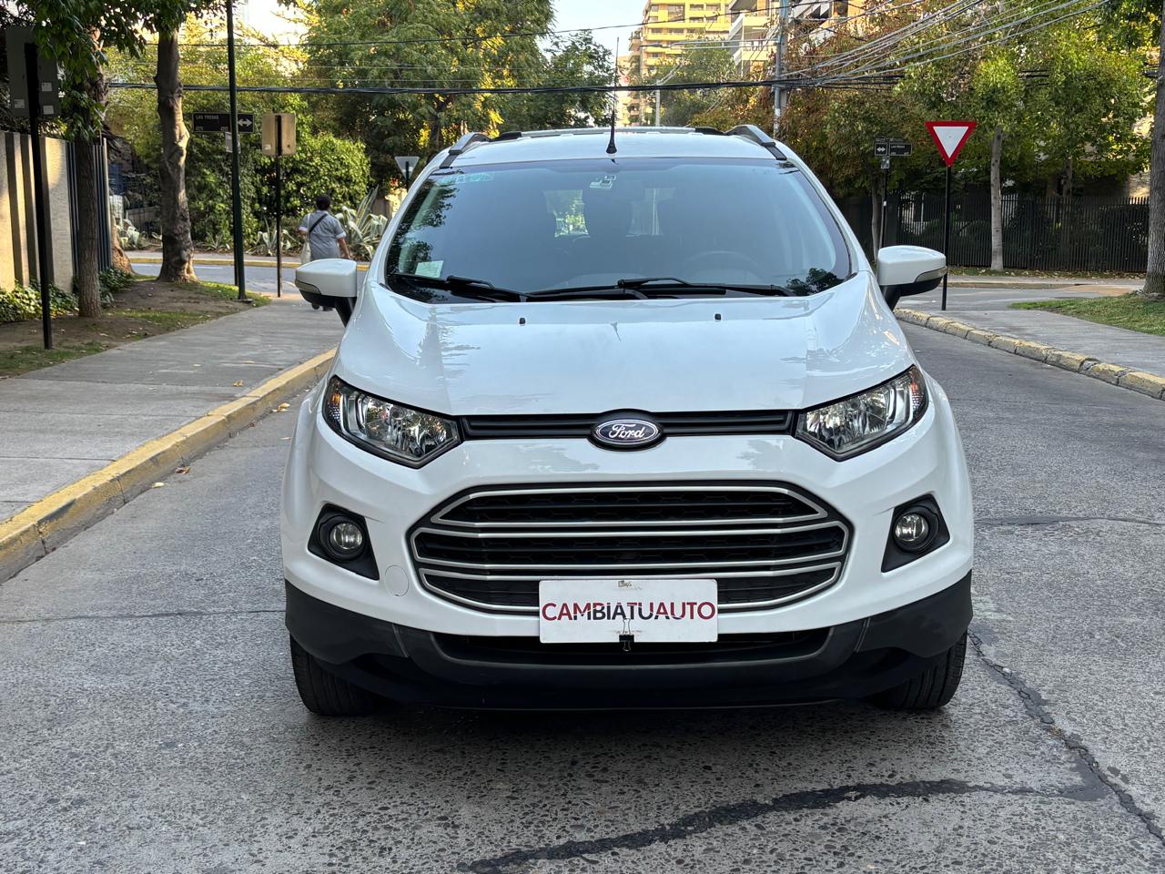 Ford EcoSport S 2016 frente SUV compacto gris plata