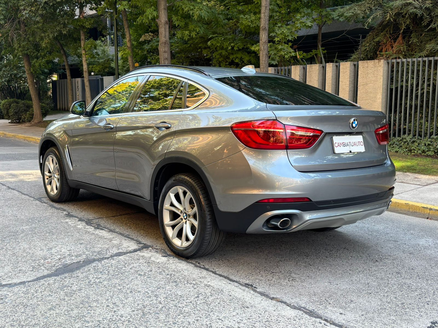 BMW X6 xDrive 30d 3.0 Turbo 2017 | Diseño Coupé | Mantenciones en la Marca | Santiago