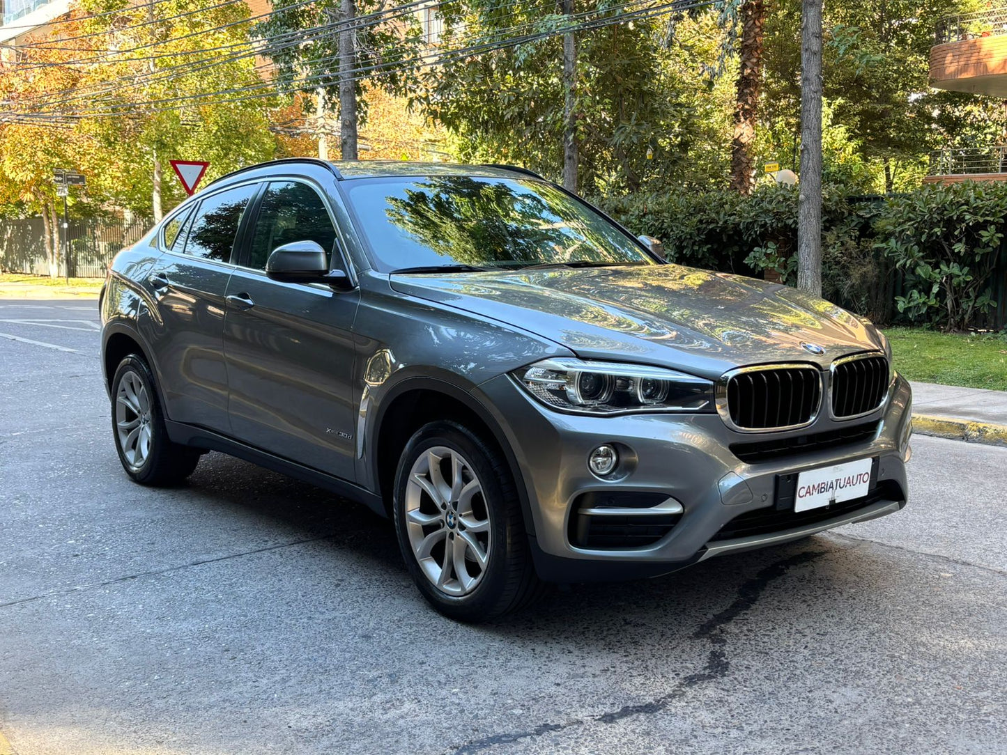 BMW X6 xDrive 30d 3.0 Turbo 2017 | Diseño Coupé | Mantenciones en la Marca | Santiago