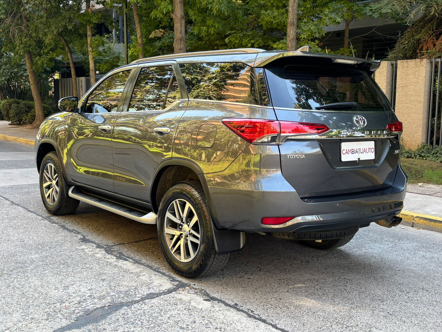 Fortuner Srx 2.7 4wd Gasolina Automático 2018 Santiago - detalle exterior