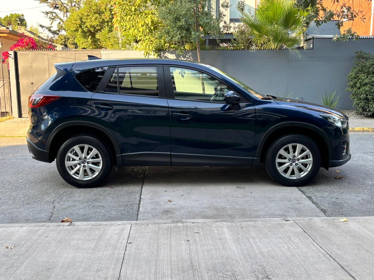 Vista trasera Mazda CX-5 2016 cámara de retroceso y sensores de estacionamiento Rancagua