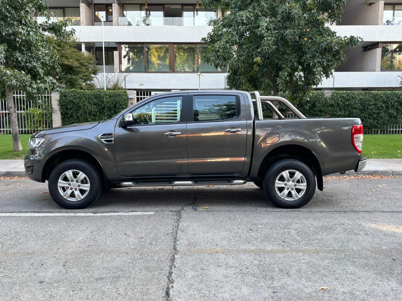 Interior Ford Ranger 2021 radio touch y tablero digital