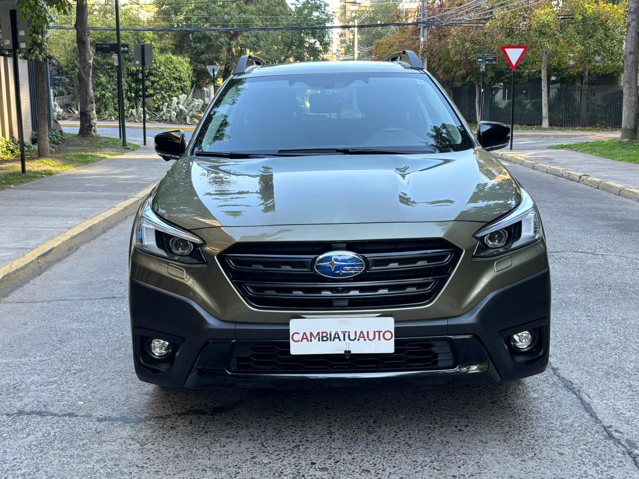 Subaru Outback Field Edition 2024 frente crossover AWD blanco