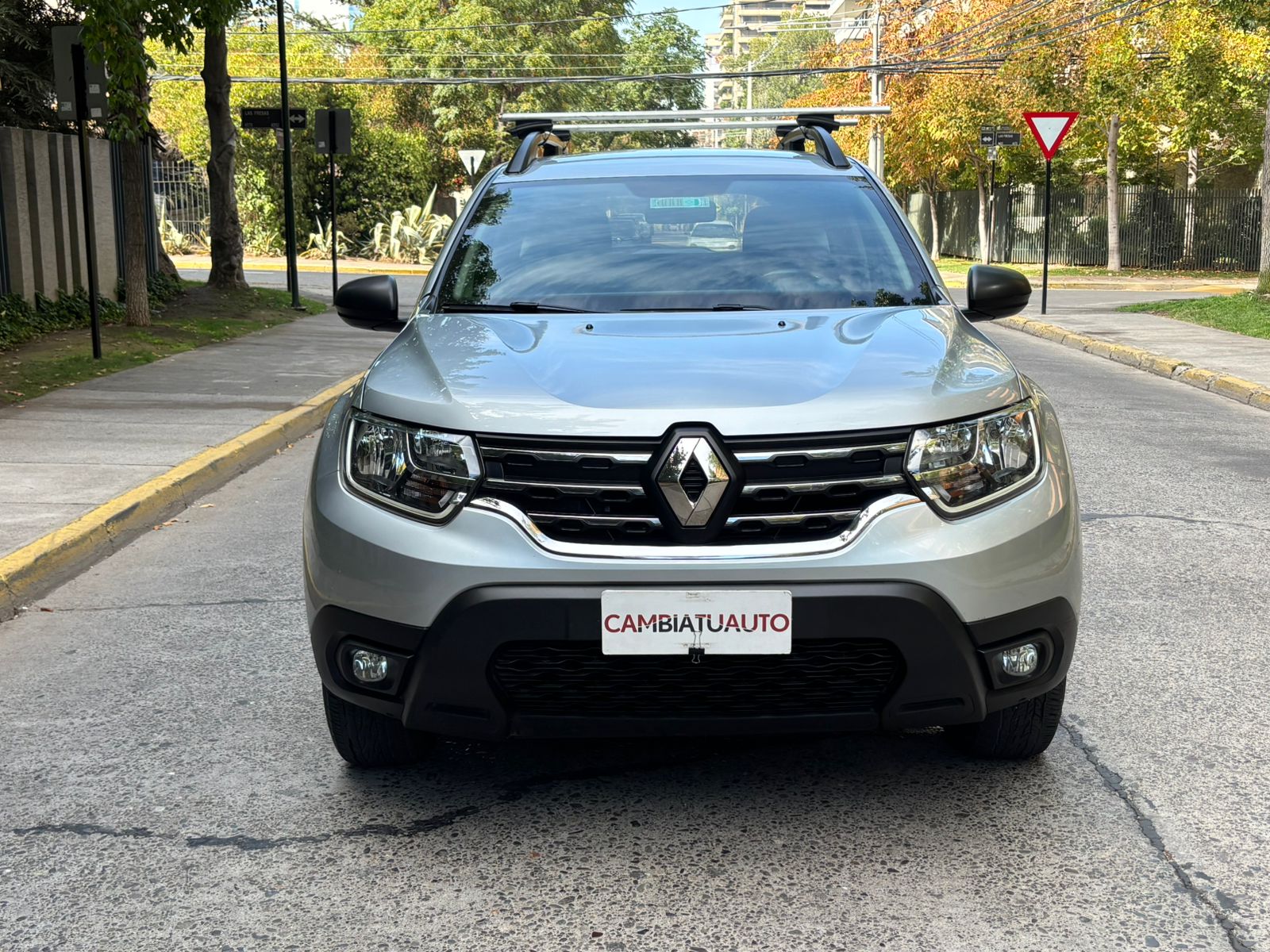 Renault Duster Zen 2021 frente SUV blanco robusto