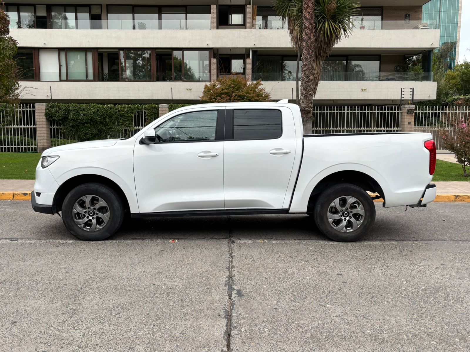 Poer Elite Diésel Manual 2023 Santiago - detalle exterior